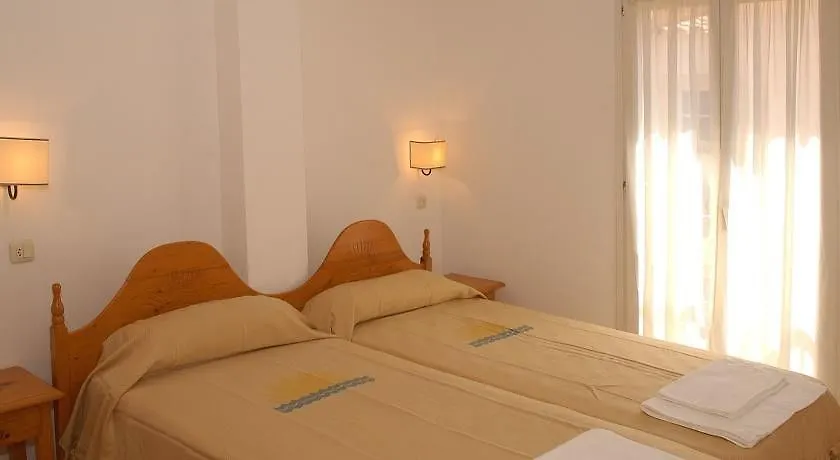ホテル Apartaments Comte D'Empuries エンプリアブラバ