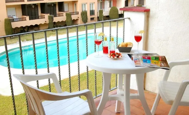 Apartaments Comte D'Empuries エンプリアブラバ 2*,